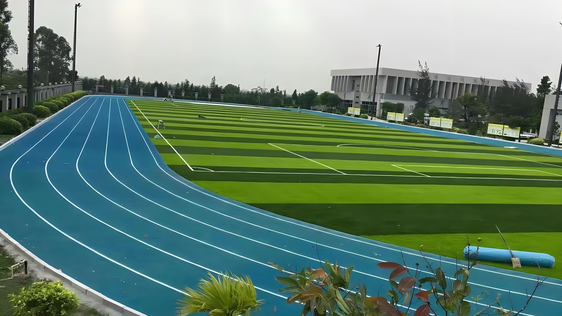 ABUIABACGAAgwq-grgYo3LWL3gcwgA84uAg 活动场地涂料 (2).jpg